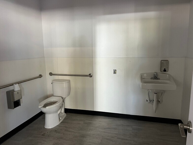 More Photos Of 1712 W Temple St, Los Angeles Restaurant For Lease