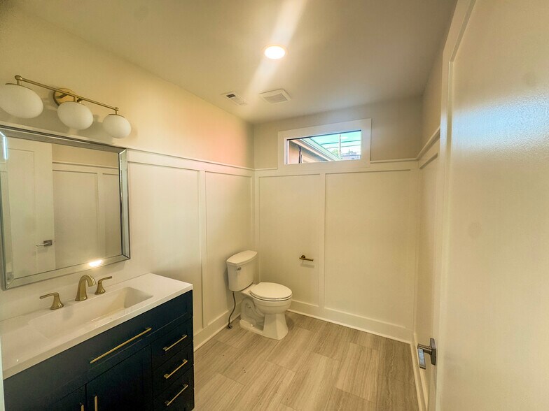 More Photos Of 709 Hart Ln, Nashville Office For Sale