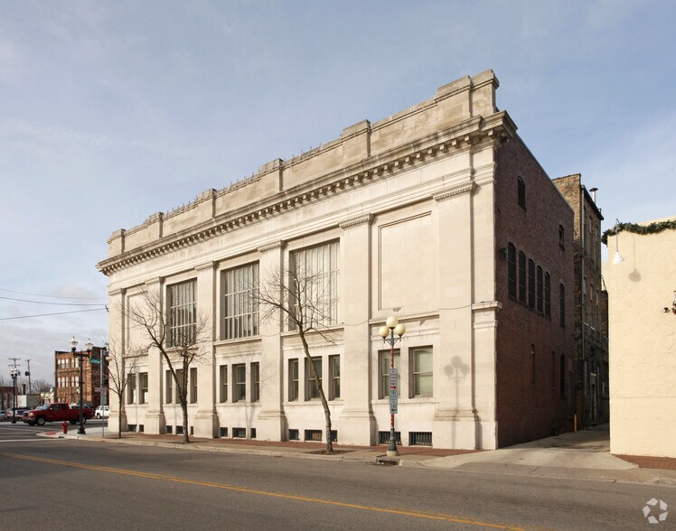 More Photos Of 400 Court St, Saginaw Office For Lease