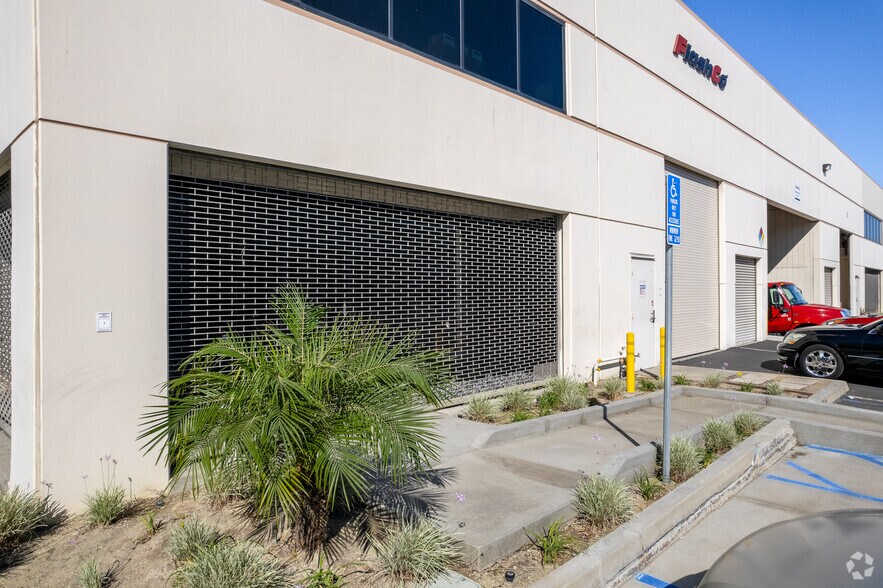 More Photos Of 4553-4557 Firestone Blvd, South Gate Light Manufacturing For Lease