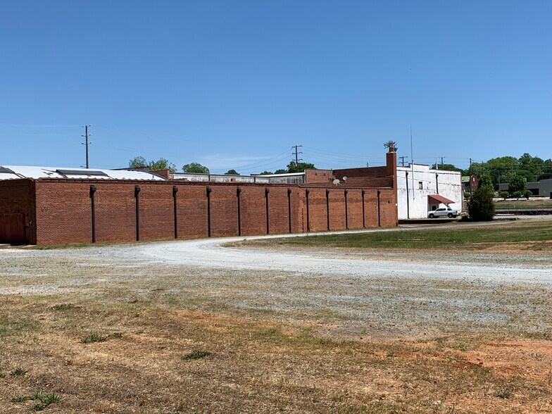 More Photos Of 208 W 2nd St, Siler City Manufacturing For Sale