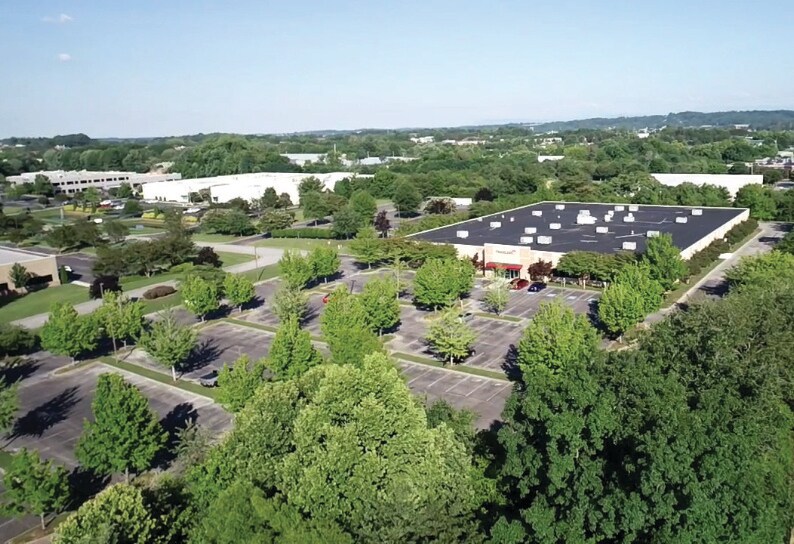 More Photos Of 1101 Corridor Park Blvd, Knoxville Office For Sale