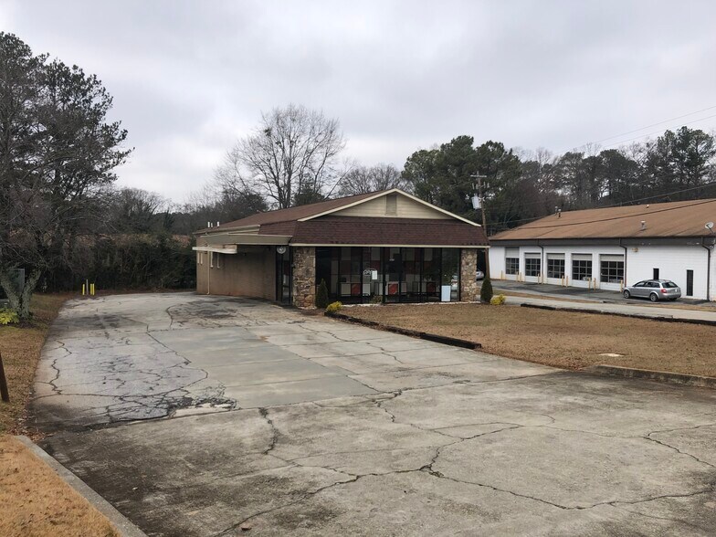 More Photos Of 2310 Lawrenceville Hwy, Decatur Freestanding For Lease
