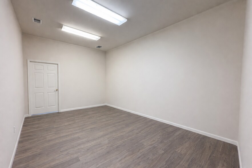 More Photos Of 2784 Sugarloaf Pky, Lawrenceville Warehouse For Lease