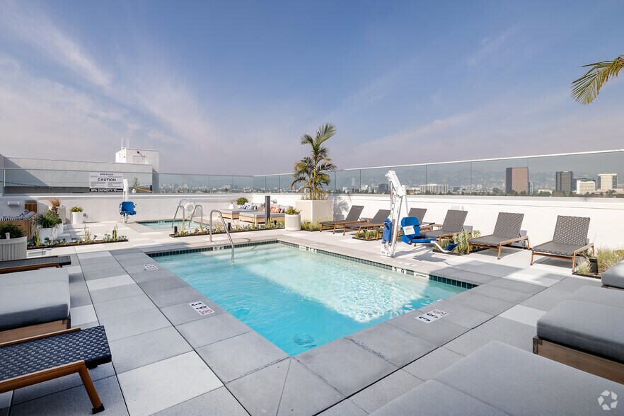 More Photos Of 5935 W Pico Blvd, Los Angeles Apartments For Lease