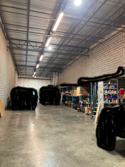 More Photos Of 12155-12215 Livingston Rd, Manassas Warehouse For Lease