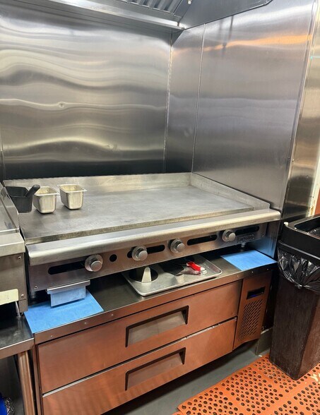 More Photos Of 410 Washington St, Hoboken Storefront Retail Residential For Lease