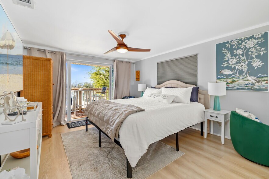 More Photos Of 9022 Midnight Pass Rd, Sarasota Apartments For Sale