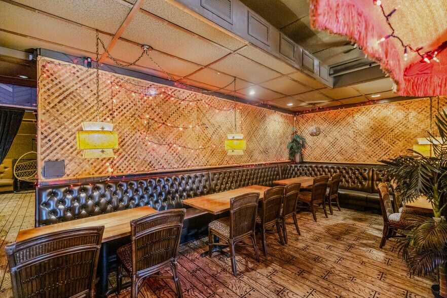 More Photos Of 1900 & 1924 Marshall St NE, Minneapolis Restaurant For Sale