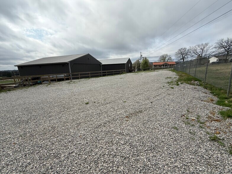 More Photos Of 1828 Braly Ln, Pulaski Light Distribution For Sale