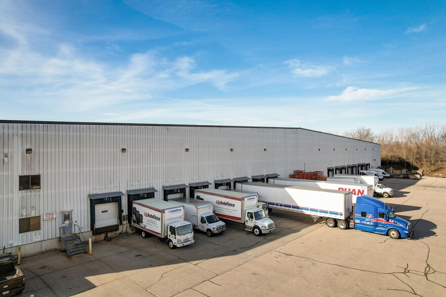 More Photos Of 4722 Helgesen Dr, Madison Warehouse For Lease