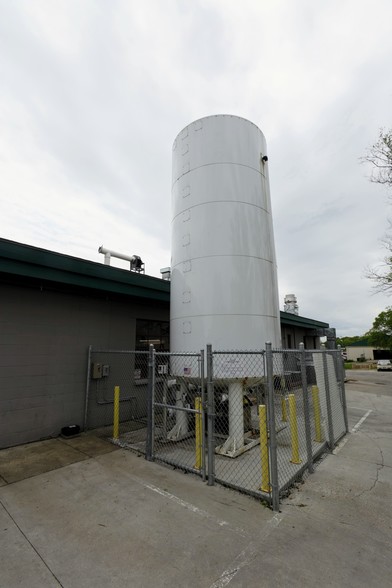 More Photos Of 2205 Haskell Ave, Lawrence Warehouse For Sale