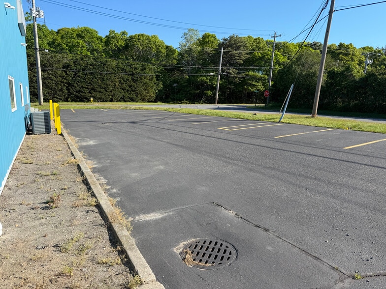 More Photos Of 66 Old Country Rd, Quogue Warehouse For Lease
