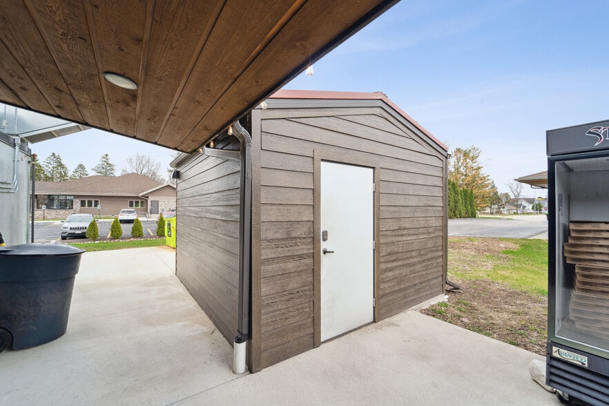 More Photos Of 707 W Park Ave, Kiel Restaurant For Sale