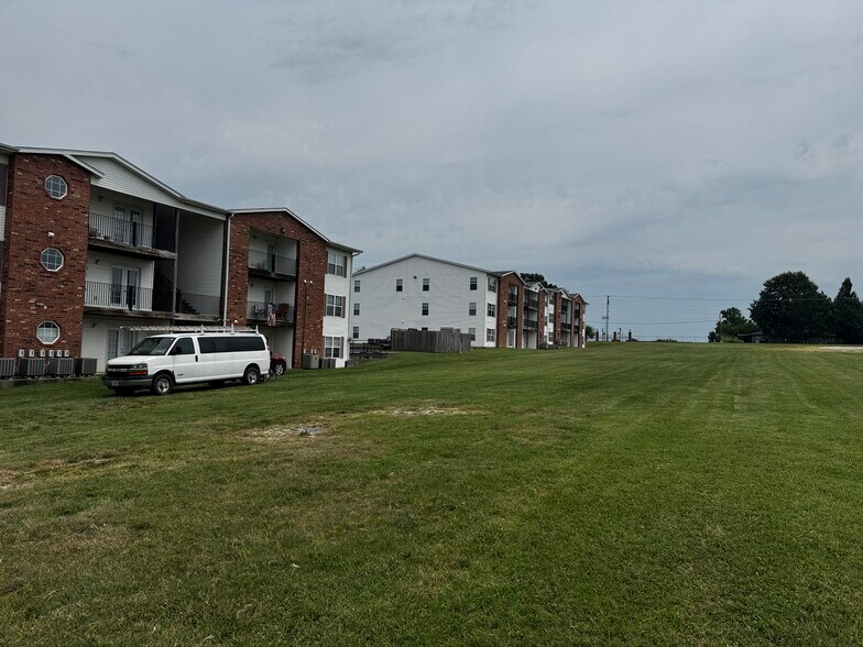 More Photos Of 1325 S Lillian Ave, Bolivar Apartments For Sale