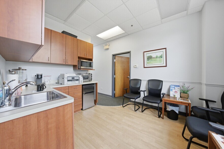 More Photos Of 828 N Cass Ave, Westmont Office For Sale