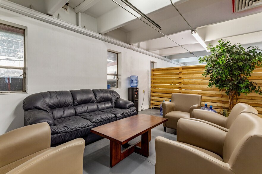 More Photos Of 3535 S Irving St, Sheridan Warehouse For Lease