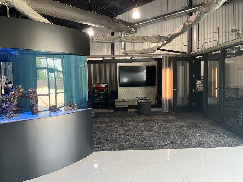 More Photos Of 18413 Intercontinental Crossing Dr, Houston Warehouse For Sale