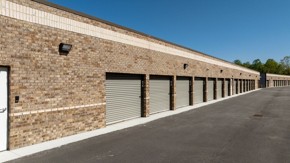 More Photos Of 5092 Hog Mountain Rd, Flowery Branch Self Storage For Sale