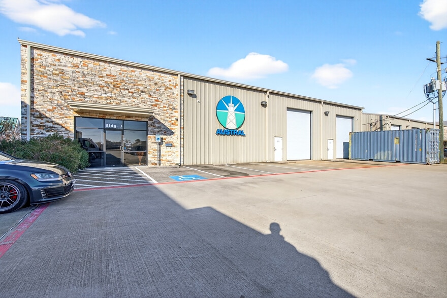 More Photos Of 8601 Fawn Trl, Conroe Warehouse For Lease