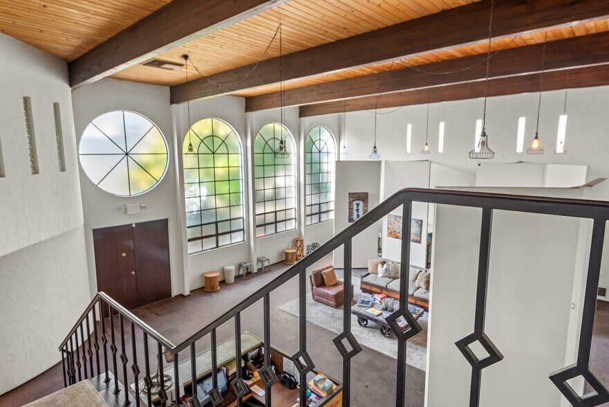More Photos Of 1108 Tamarind Ave, Los Angeles Loft Creative Space For Lease