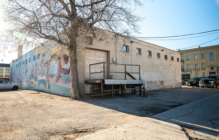 More Photos Of 547 Notre Dame Ave, Winnipeg Office For Sale