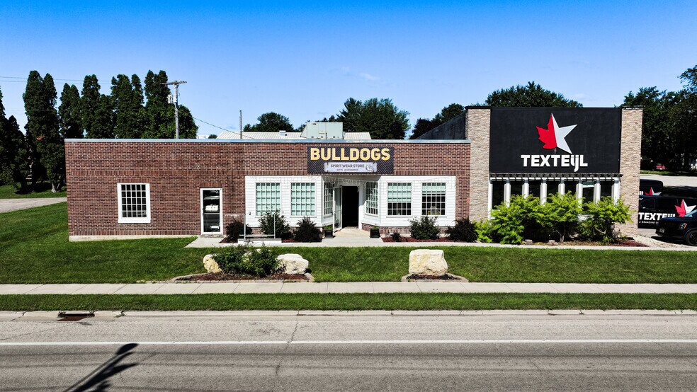 Primary Photo Of 102 SE 2nd Ave, Elgin Showroom For Sale