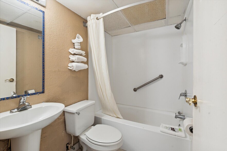 More Photos Of 3491 Latcha Rd, Millbury Hotel For Sale