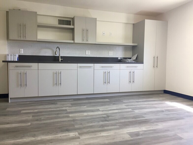 More Photos Of 82 W Sierra Madre Blvd, Sierra Madre Storefront Retail Office For Sale