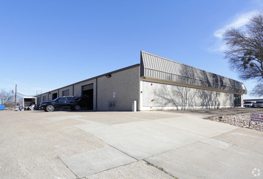 More Photos Of 201 Executive Way, DeSoto Showroom For Lease