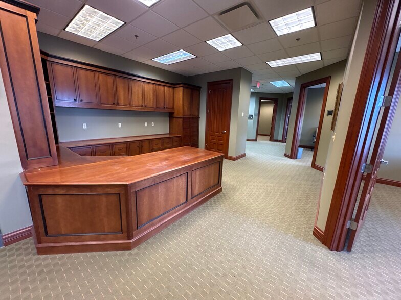 More Photos Of 3589 Sagamore Pky, Lafayette Office For Lease