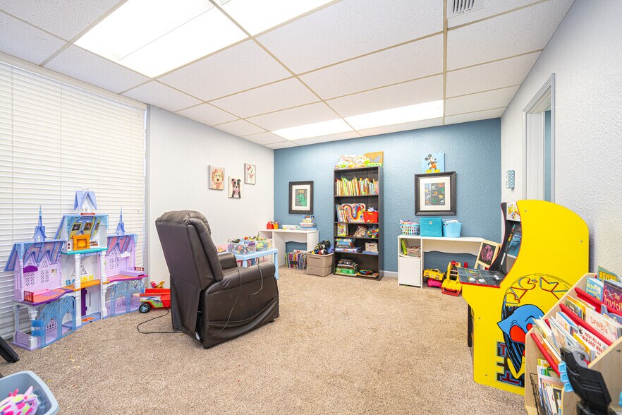 More Photos Of 1015 McCann Rd, Longview Office For Sale