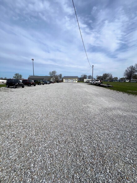 More Photos Of 2209 E Illinois St, Kirksville Auto Repair For Sale
