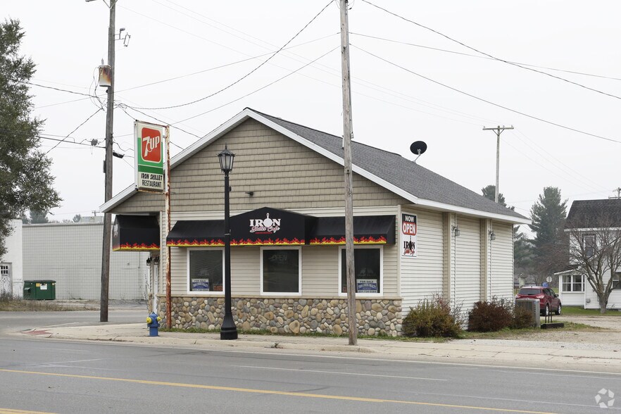 More Photos Of 201 W 7th St, Evart Restaurant For Sale