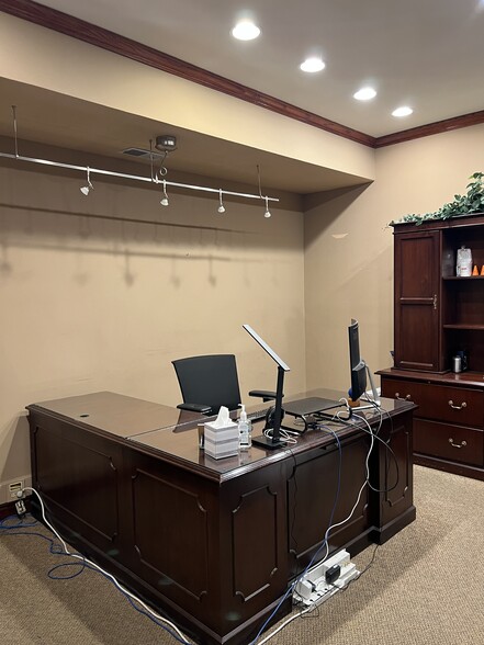 More Photos Of 7612 W North Ave, Elmwood Park Office For Lease