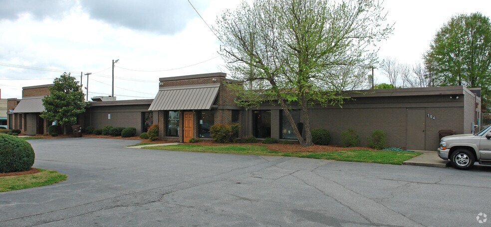 More Photos Of 800 N Main St, High Point Storefront For Lease