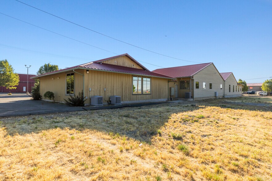 More Photos Of 422 S 5th St, Klamath Falls Office For Sale