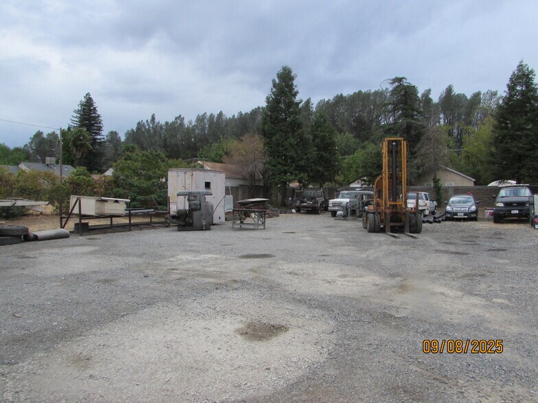 More Photos Of 2185 Kenyon Dr, Redding Manufacturing For Sale