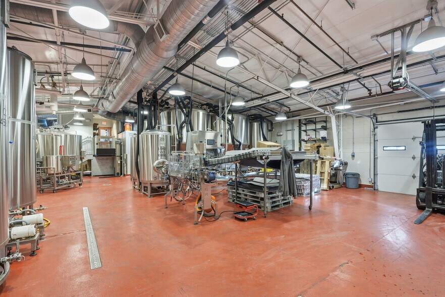 More Photos Of 706 E 23rd St, Lawrence Restaurant For Sale