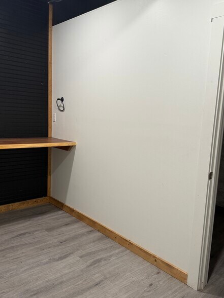 More Photos Of 921 W Maple Ave, Duncan Office For Sale