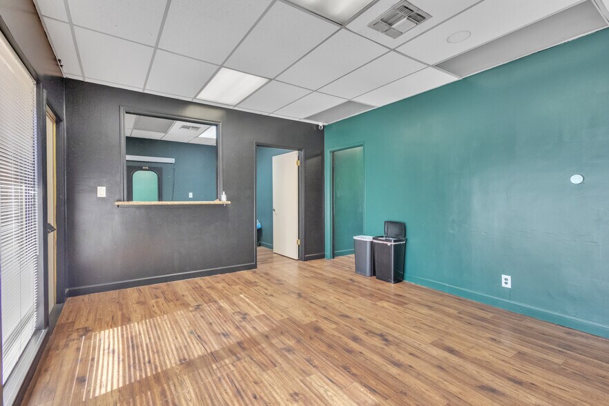 More Photos Of 2027 Grand Canal Blvd, Stockton Office For Sale