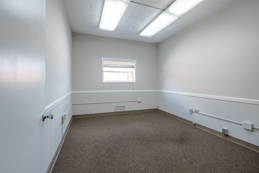 More Photos Of 1842 Banking St, Greensboro Office For Sale