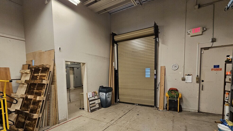 More Photos Of 421 Three Rivers Dr, Kelso Freestanding For Lease