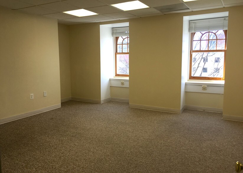 More Photos Of 2625 Connecticut Ave NW, Washington Storefront Retail Office For Lease