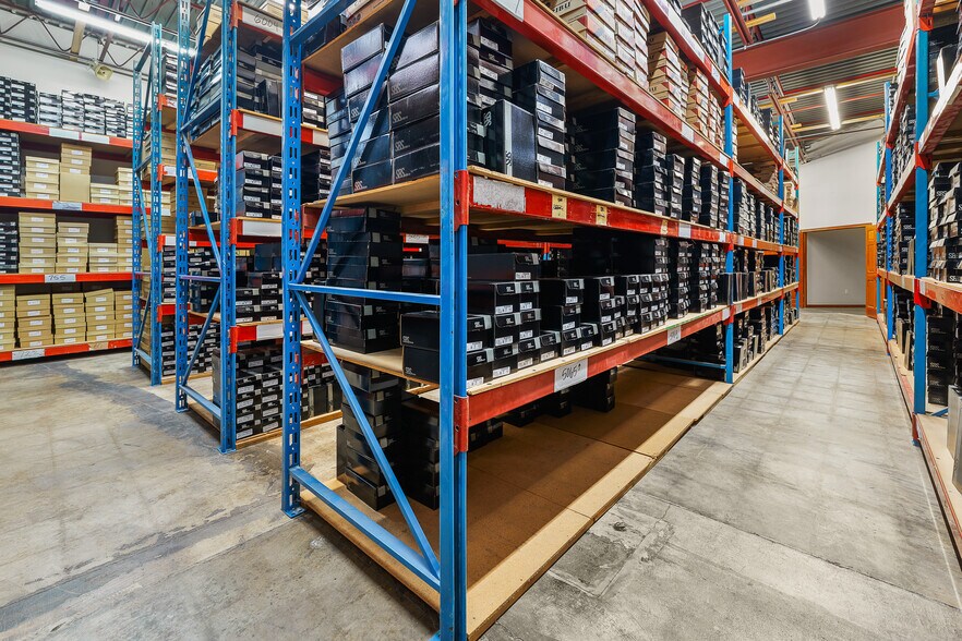 More Photos Of 1828 Park Ave, New Holstein Light Distribution For Sale