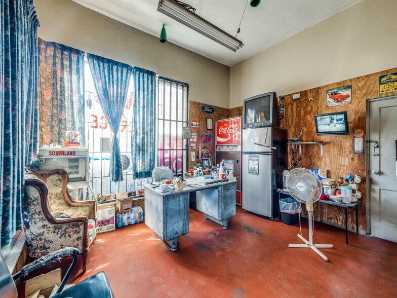 More Photos Of 1415 Cupples Rd, San Antonio Auto Repair For Sale