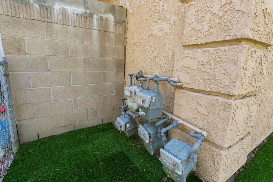 More Photos Of 1010 E Broadway, Anaheim Apartments For Sale