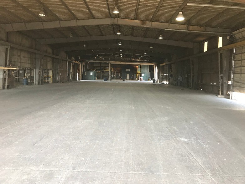 More Photos Of 32207 US 69, Big Cabin Warehouse For Sale