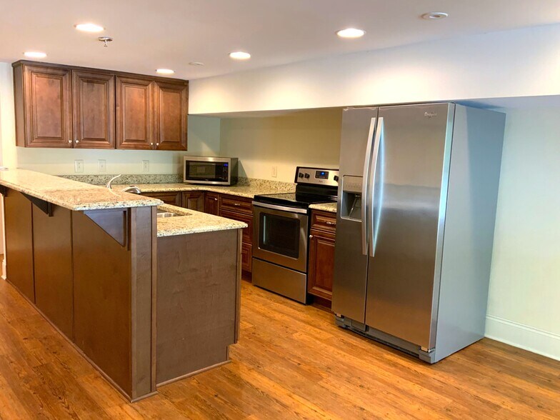 More Photos Of 217 Broad St, Rome Storefront Retail Residential For Sale