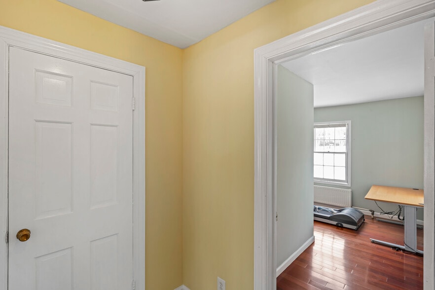 More Photos Of 4235 Chain Bridge Rd, Fairfax Office For Sale